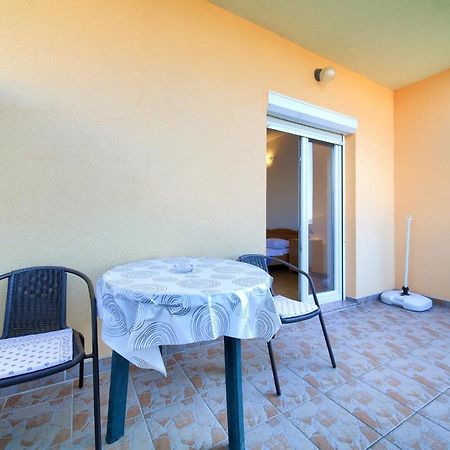 Apartments Petra Крк Экстерьер фото