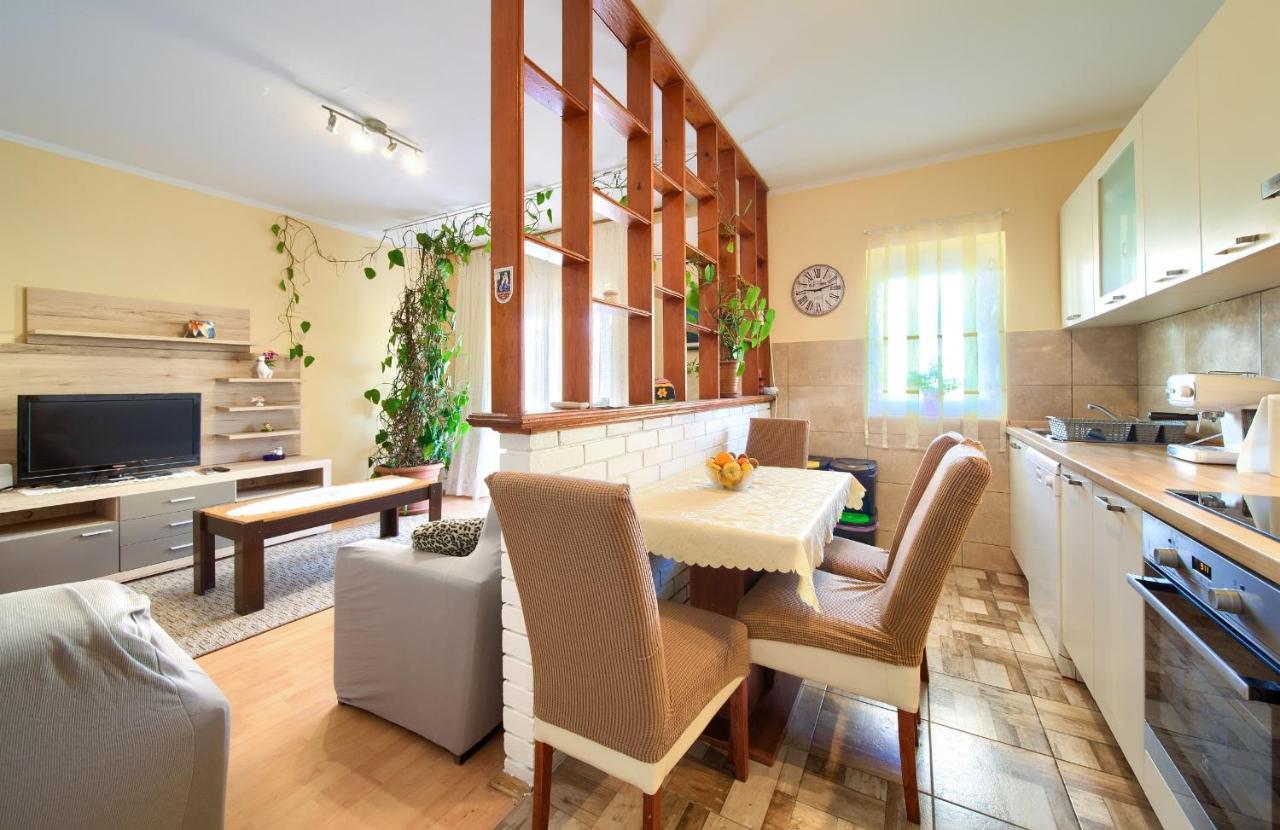 Apartments Petra Крк Экстерьер фото
