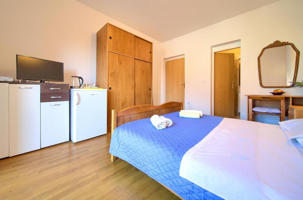 Apartments Petra Крк Экстерьер фото
