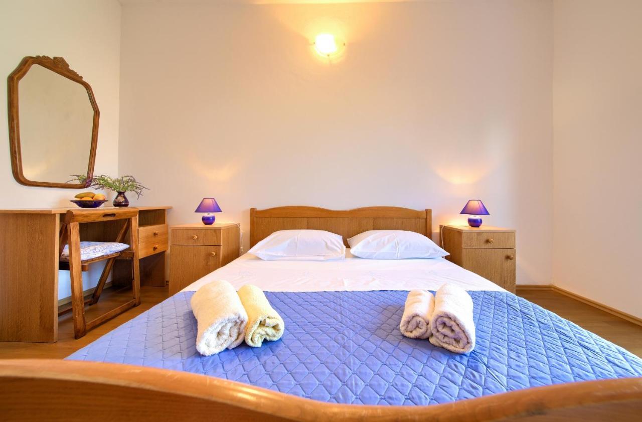 Apartments Petra Крк Экстерьер фото