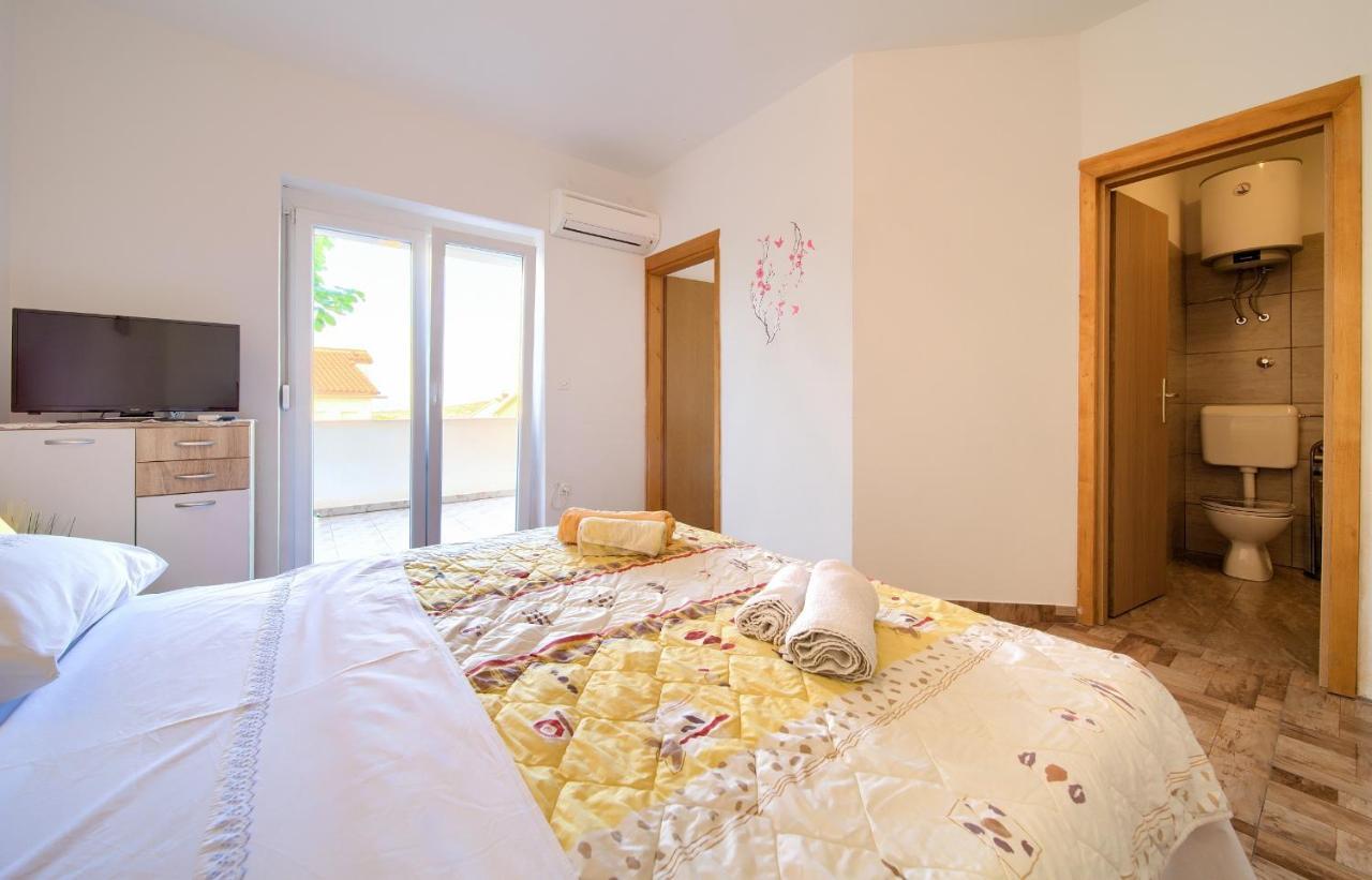 Apartments Petra Крк Экстерьер фото