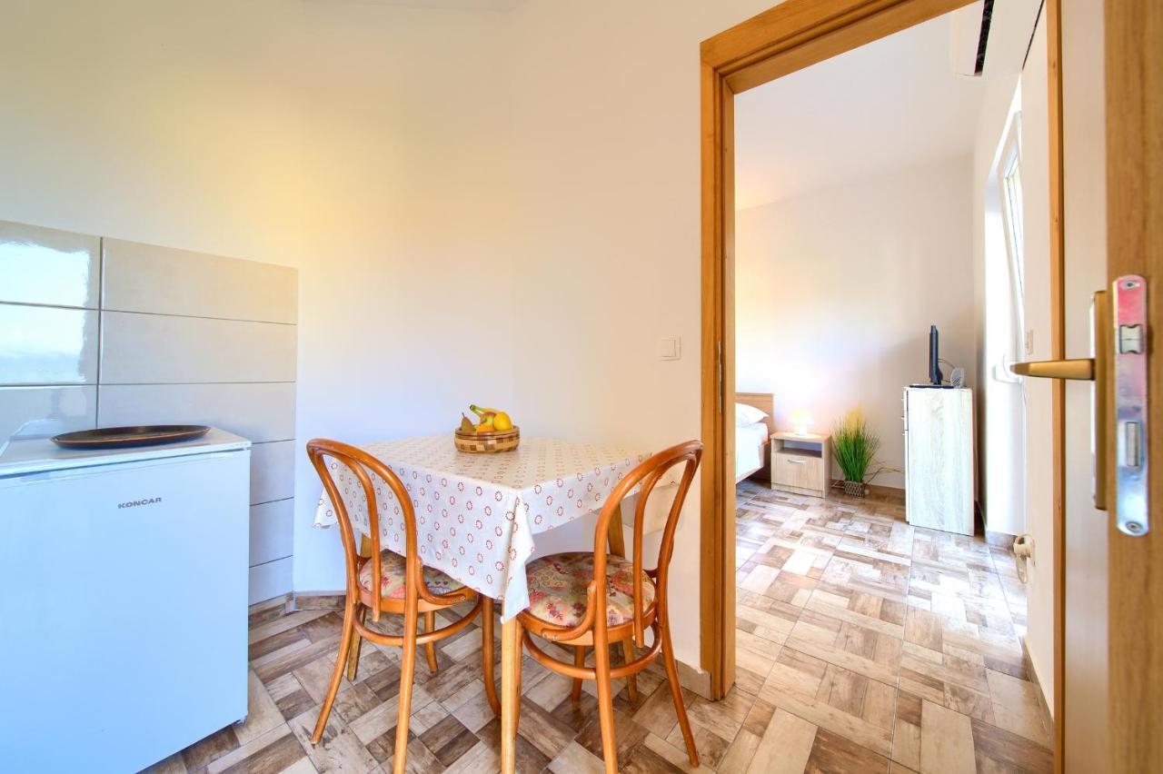 Apartments Petra Крк Экстерьер фото