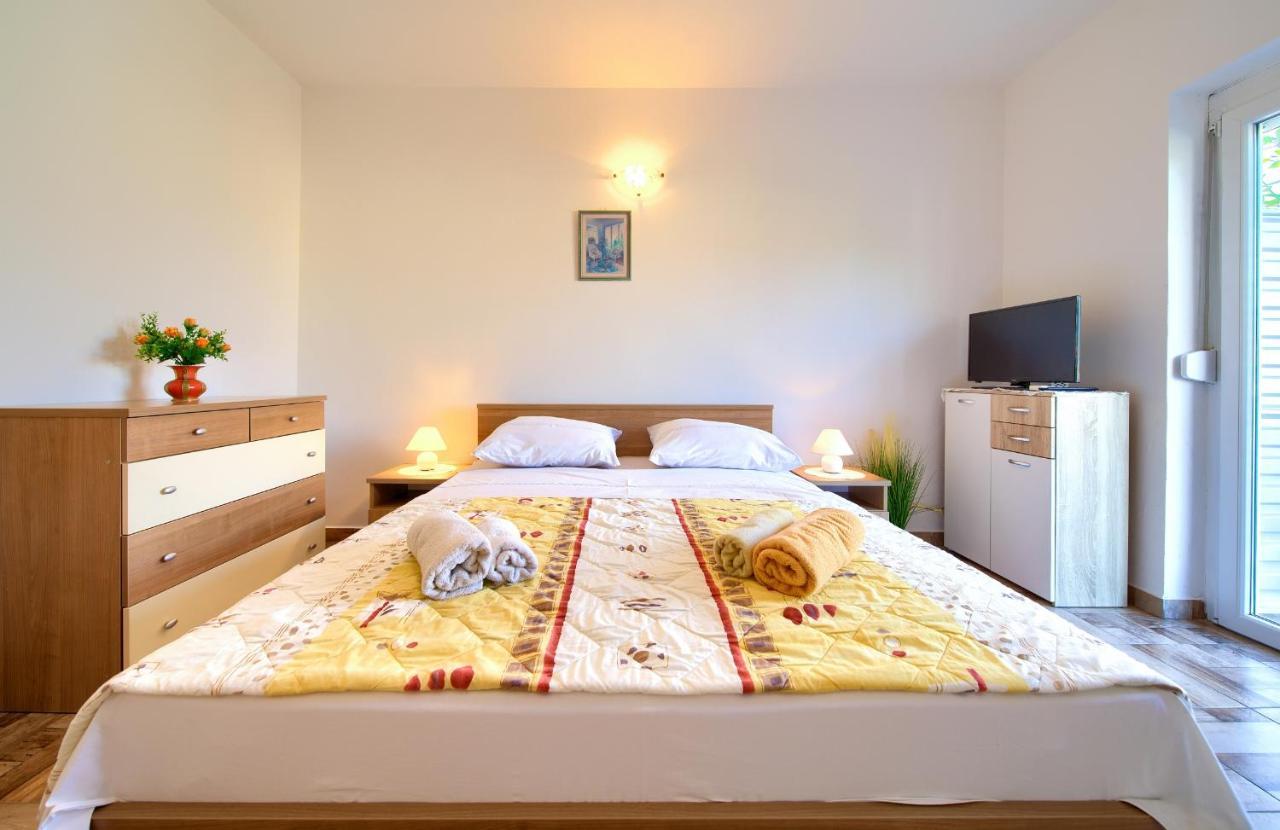 Apartments Petra Крк Экстерьер фото